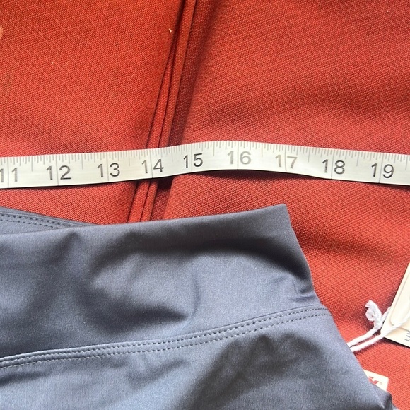 Tommy Bahama golf, Blue Skort NWT XL - Picture 3 of 4